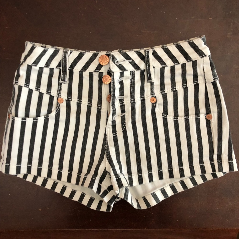 Kendall & Kylie high rise shorts
